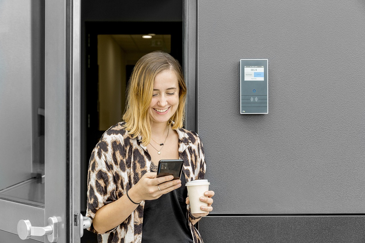 How to Make Money With Swagbucks and Survey Junkie in the UK